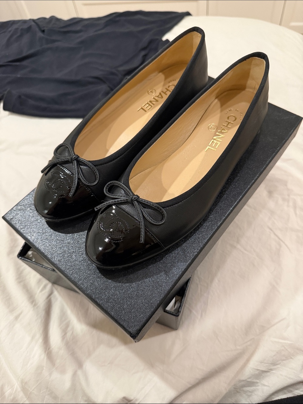 CHANEL Black Leather Ballet Flats with Patent Cap Toe